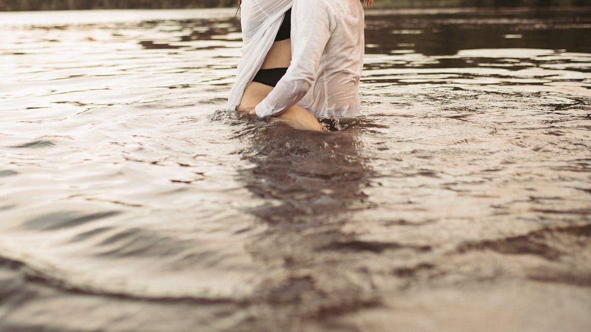 Romantic couple embracing in a serene lakeside setting in Winter Park, Florida